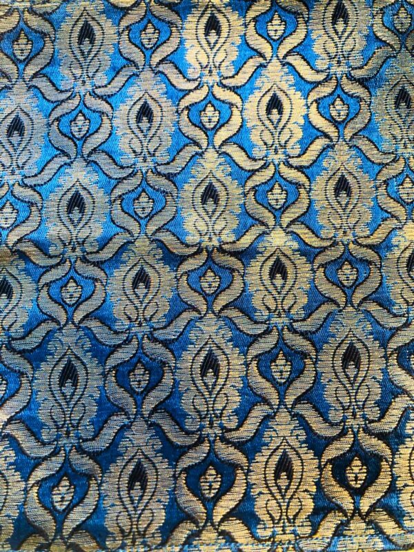 Closed Ascot with matching Pocket Square Set - Image 4