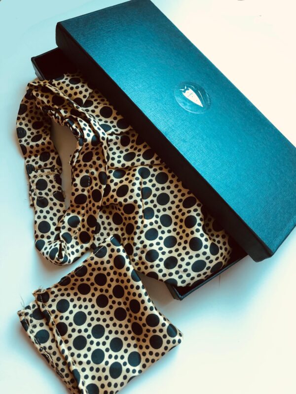 Closed Ascot with matching Pocket Square Set (LUXE COLLECTION) - Image 3