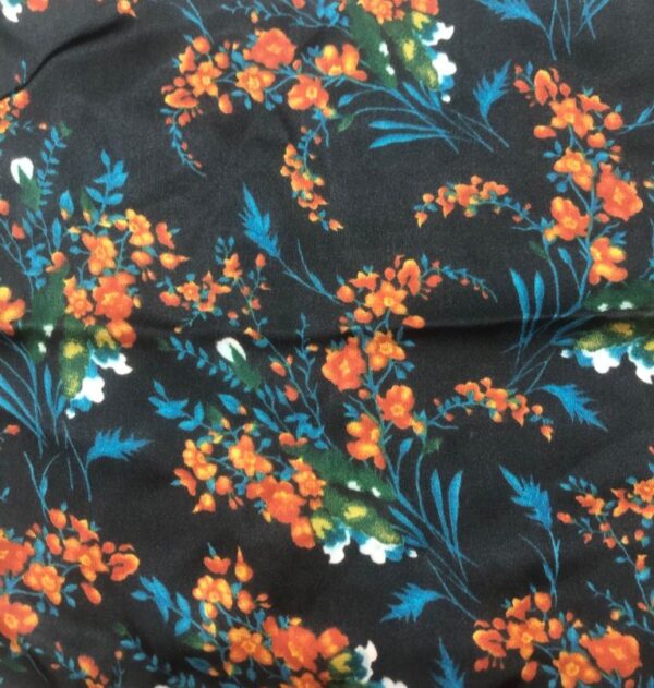 Closed Ascot with matching Pocket Square Set (LUXE COLLECTION) - Image 3