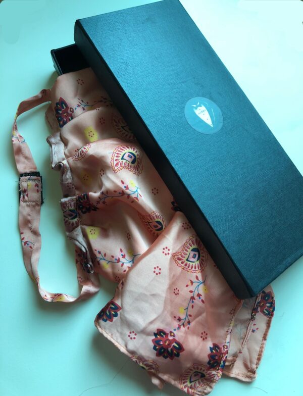 Closed Ascot with matching Pocket Square Set (LUXE COLLECTION) - Image 4