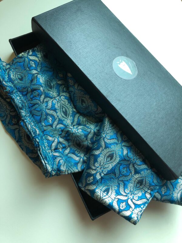 Closed Ascot with matching Pocket Square Set - Image 5