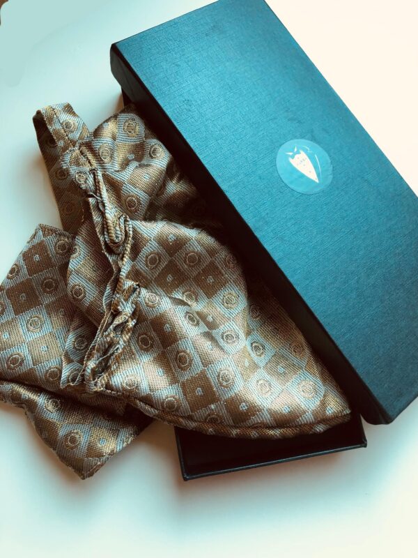 Closed Ascot with matching Pocket Square Set - Image 4