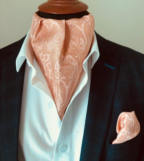 Closed Ascot with matching Pocket Square Set