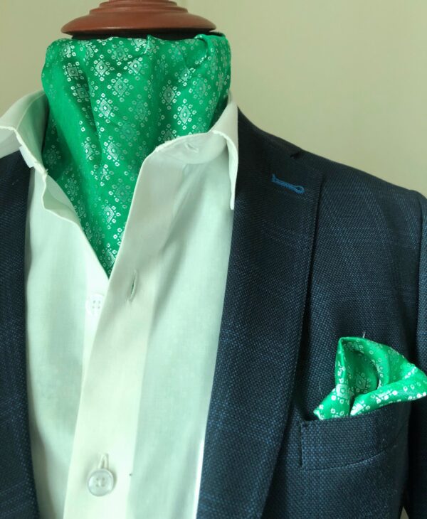 Closed Ascot with matching Pocket Square Set