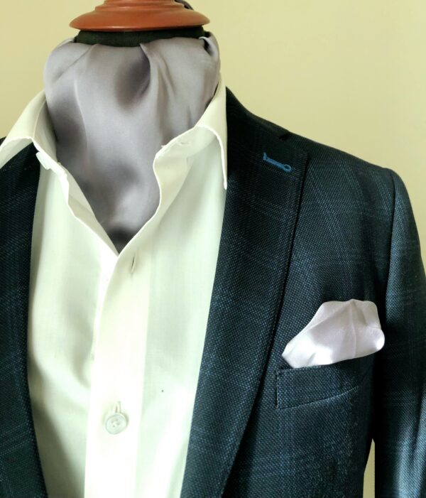 Closed Ascot with matching Pocket Square Set (LUXE COLLECTION)