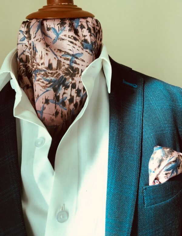 Closed Ascot with matching Pocket Square Set (LUXE COLLECTION)