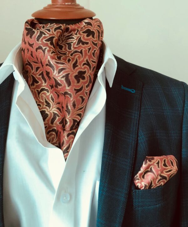 Closed Ascot with matching Pocket Square Set