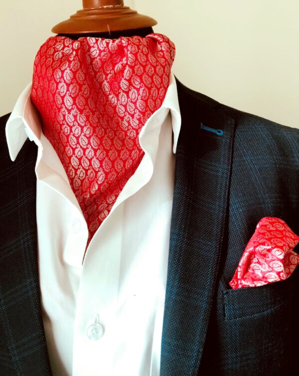 Closed Ascot with matching Pocket Square Set