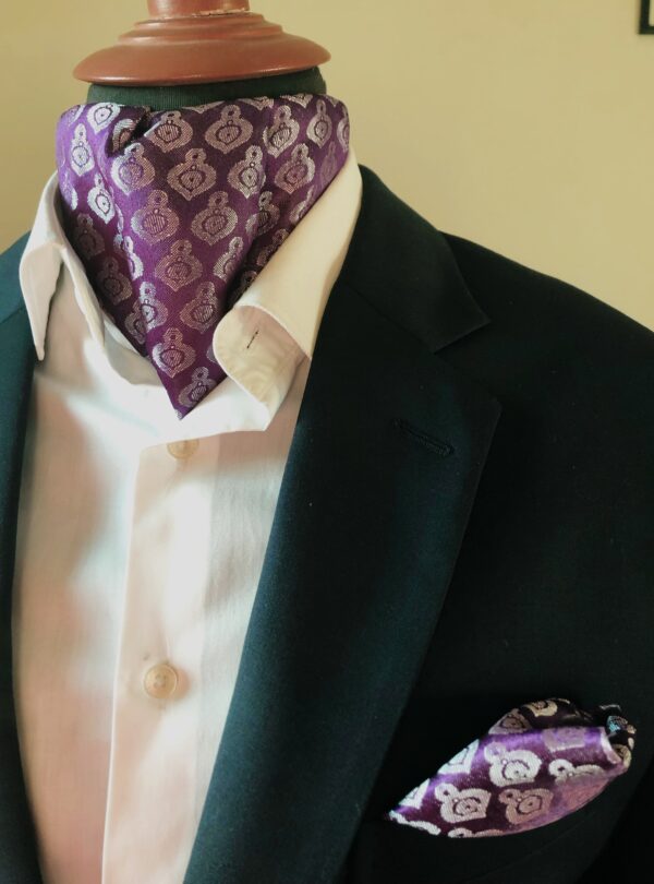 Closed Ascot with matching Pocket Square Set